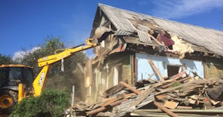 Промышленный демонтаж пристроек к дому в Дедовске | Цены от 563 руб. за м2